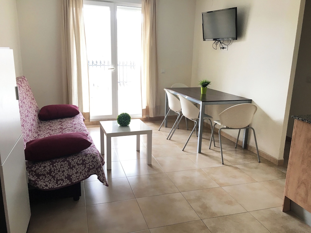 APARTAMENTOS RESIDENCIAL DOÑA CARMEN 3000 26/50