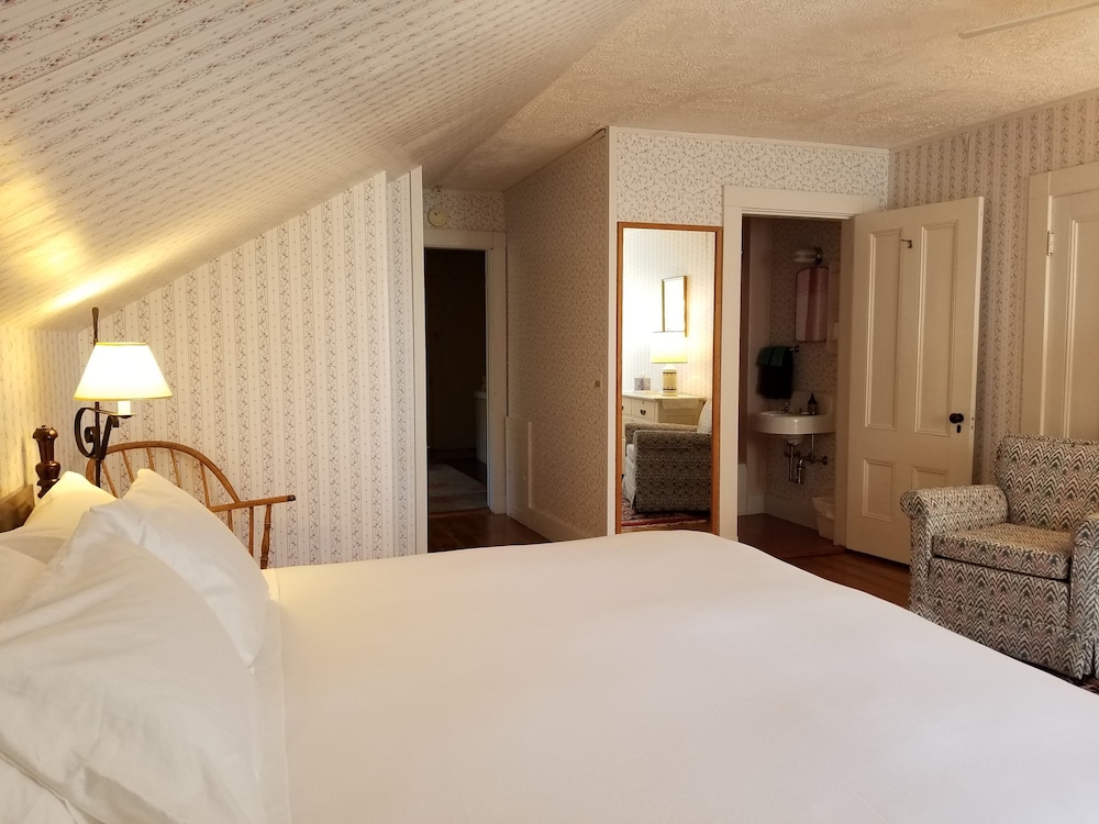 Harbourside Inn 7/50