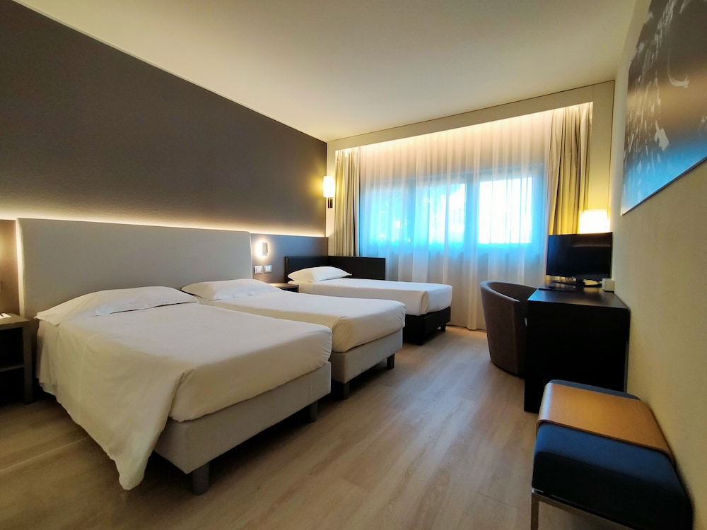The Sydney (ex Novotel Bologna Fiera) 27/69