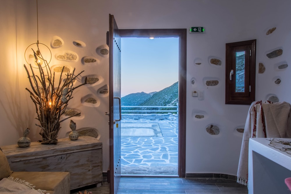 Elaiolithos Luxury Retreat Naxos 10/24