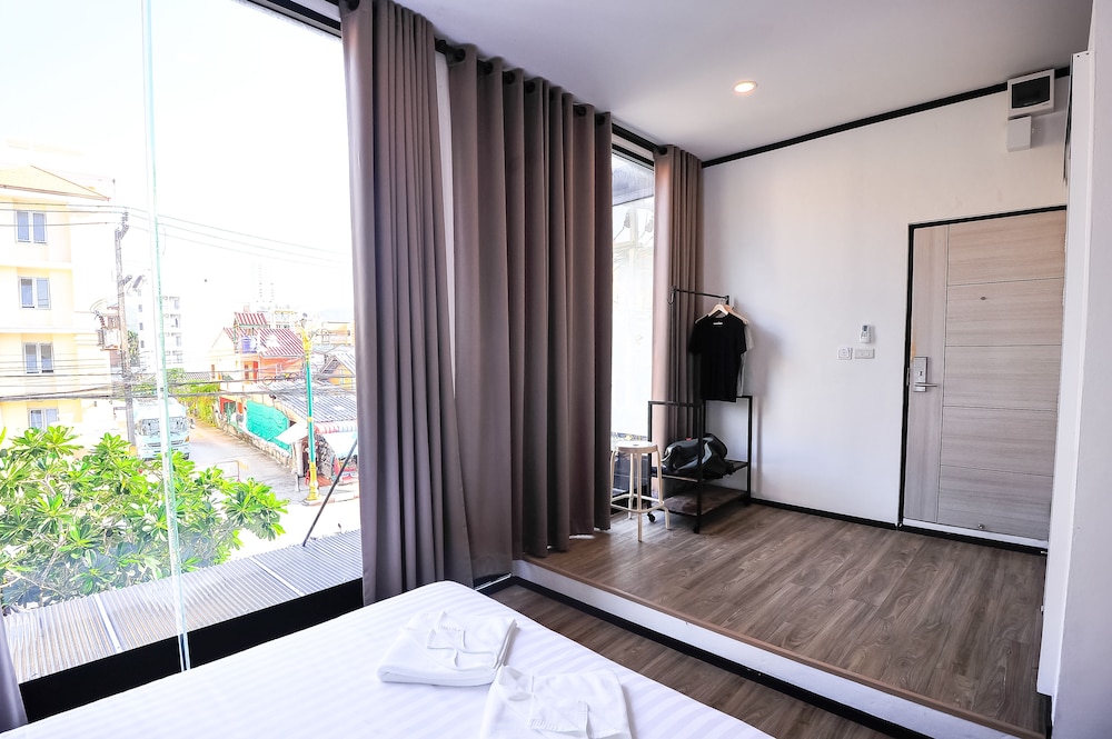 Glur Phuket Patong Beach 36/64