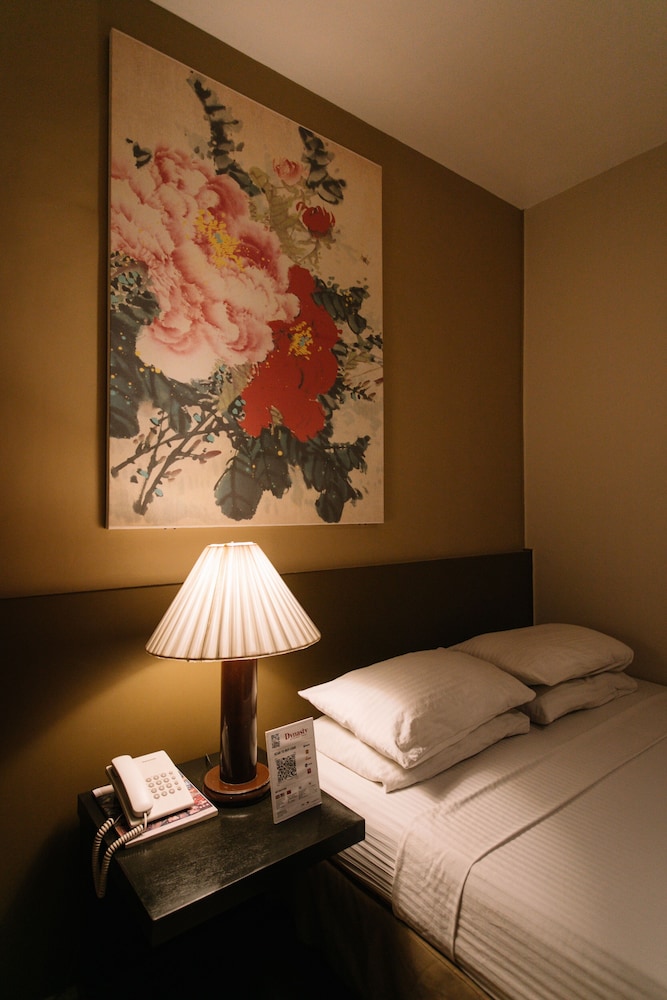 Dynasty Tourist Inn 26/69