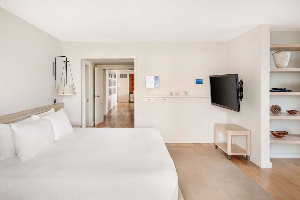 1 BEDROOM, PENTHOUSE SUITE, KING BED, OCEAN FRONT