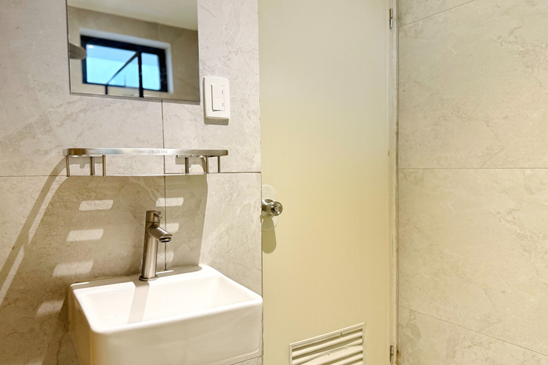 Room, Twin Beds, Private Bathroom, Aurora Suites Pasay near Airport 2/4