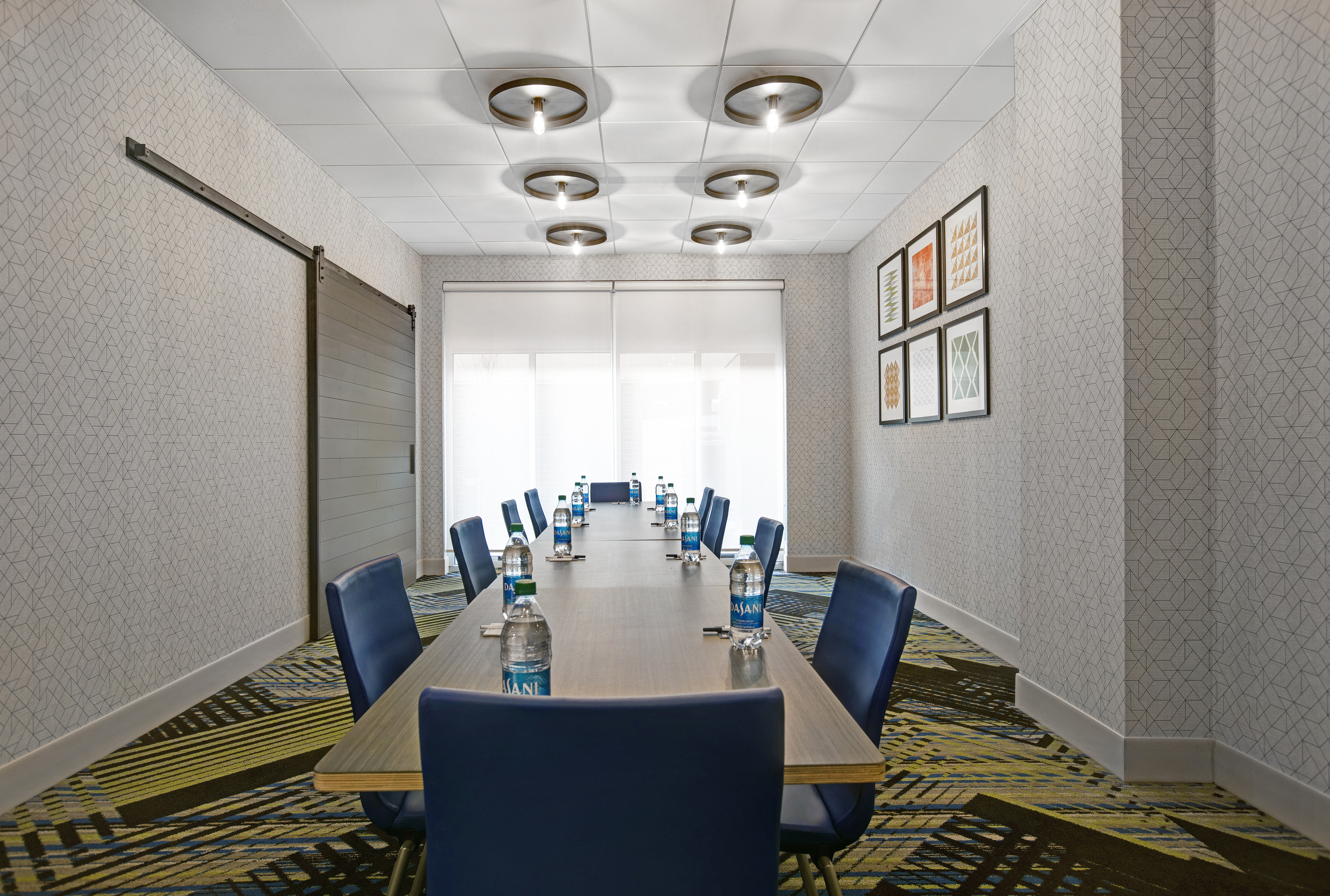 Holiday Inn Express Milwaukee Downtown 23/25