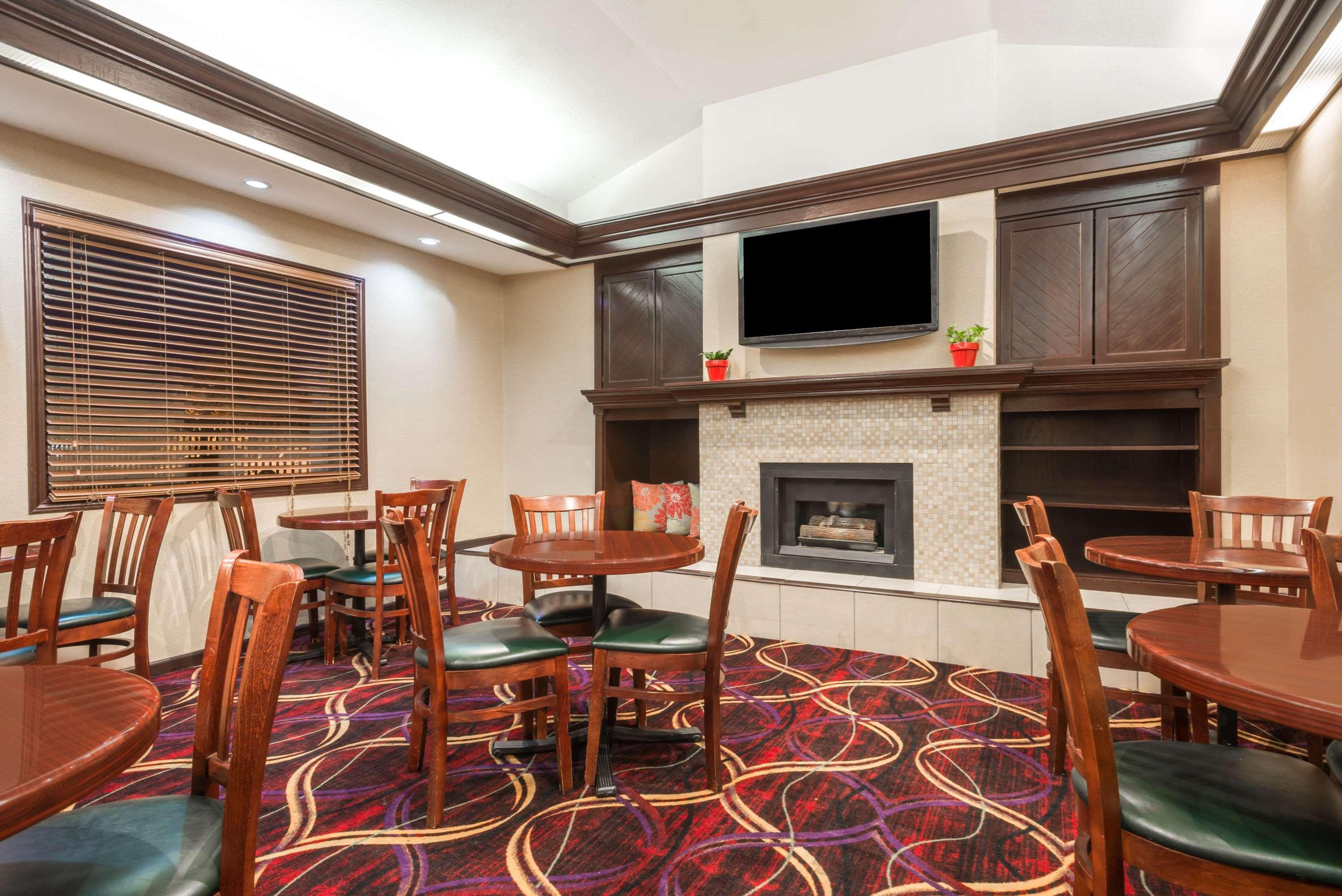 Hawthorn Extended Stay by Wyndham Dayton 21/27