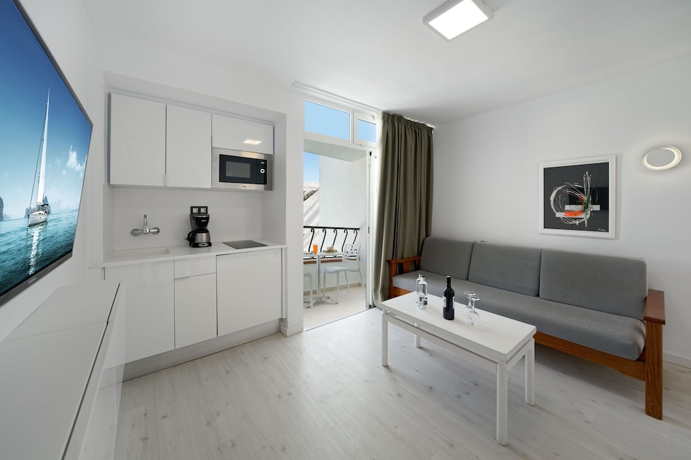Atlantic Sun Beach - Gay Men Only 28/50