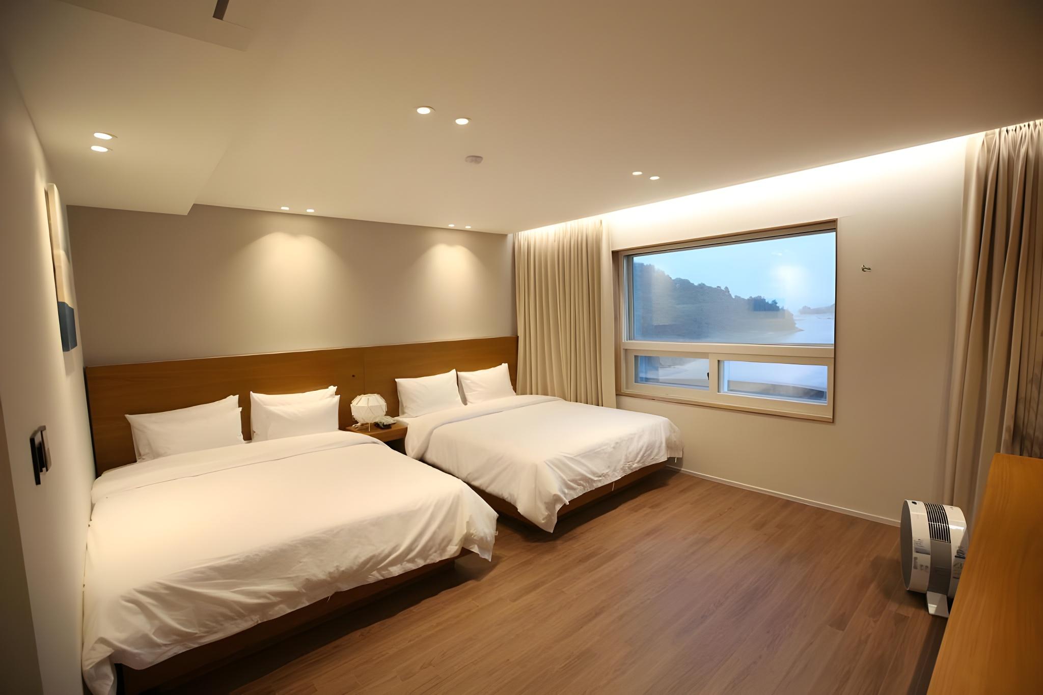 Deluxe, 2 Double Beds, Sea View