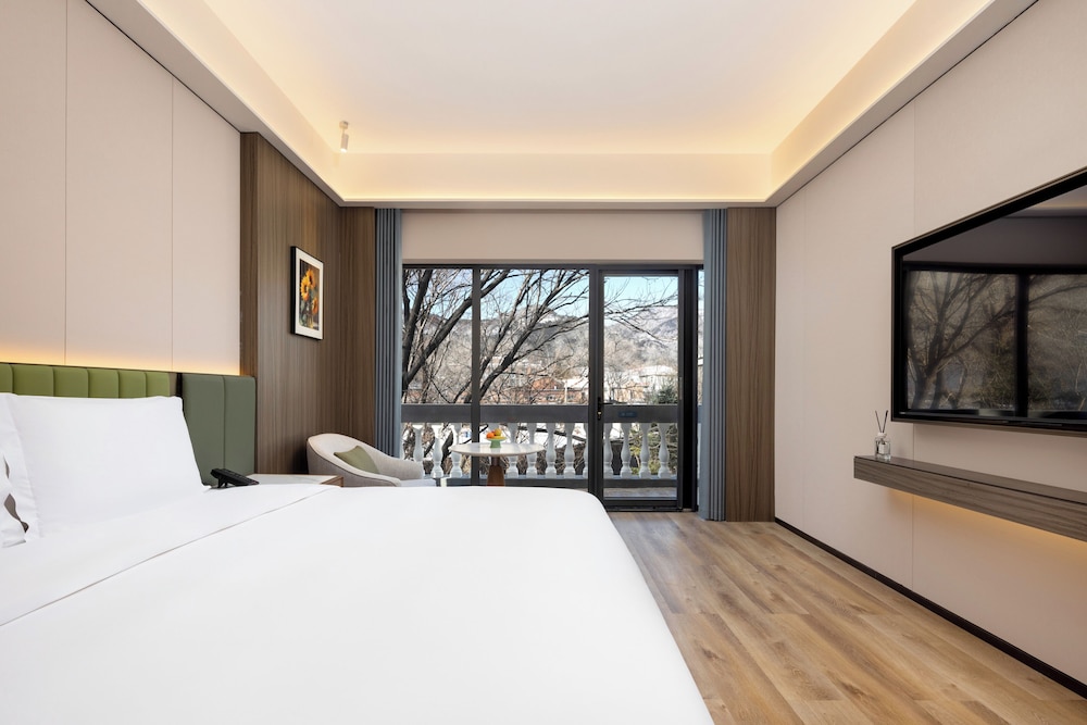 Fragrant Hill Empark Hotel 11/55