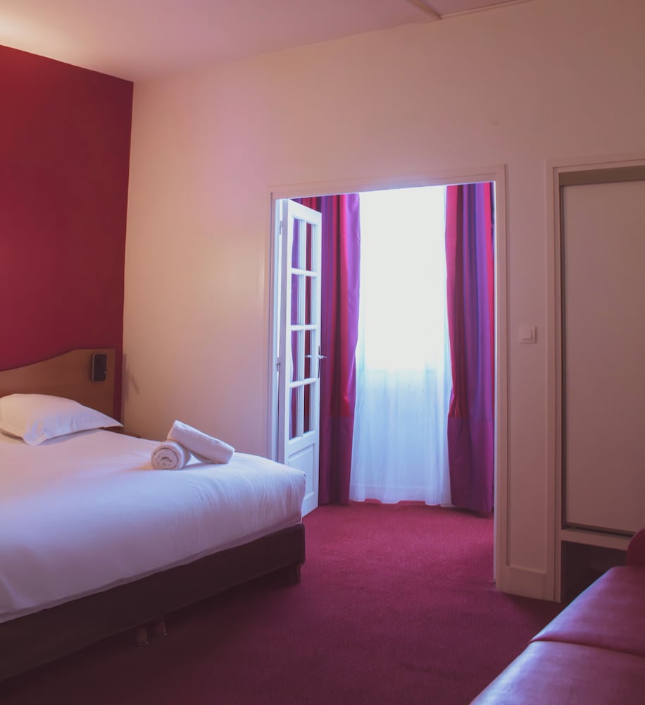 SUPERIOR, DOUBLE BED, BATHTUB