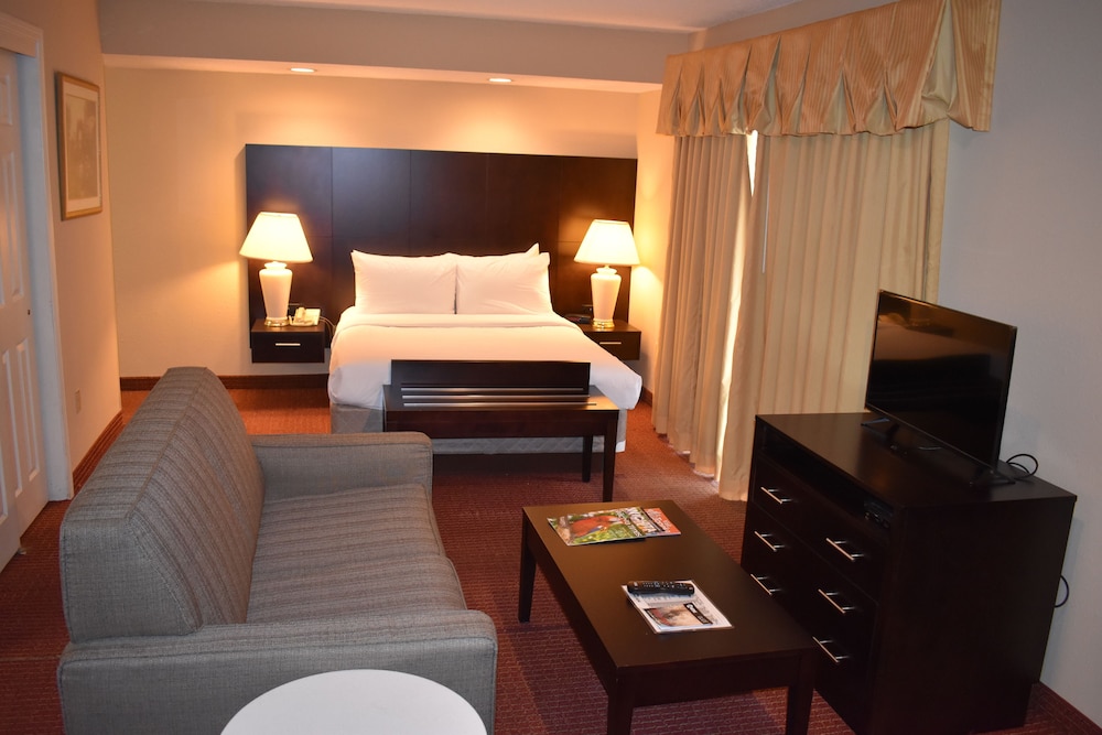 Hawthorn Suites By Wyndham Wichita East 11/35