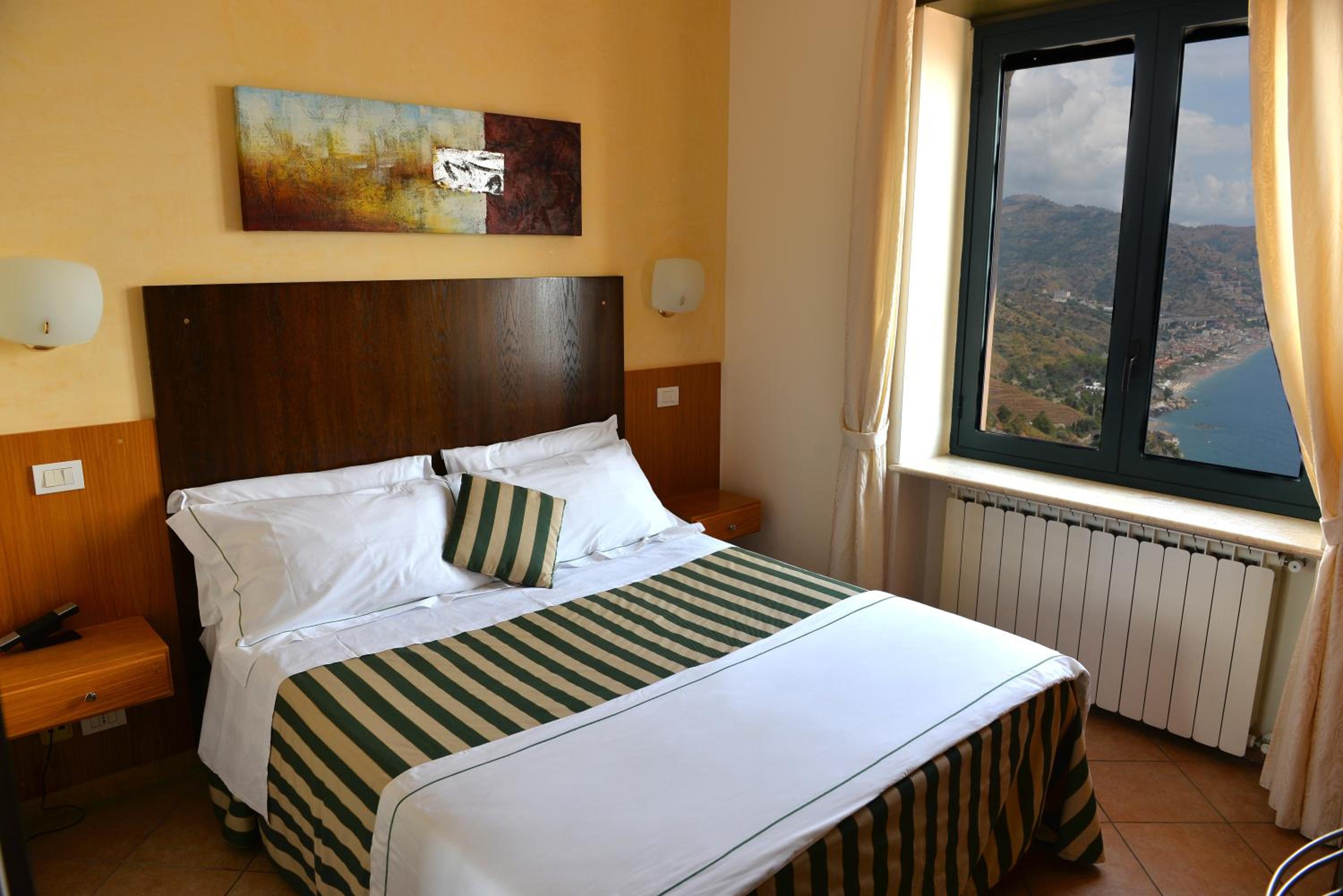 غرفة قياسية بسرير مزدوج بإطلالة على البحر، Hotel La Pensione Svizzera 4/9