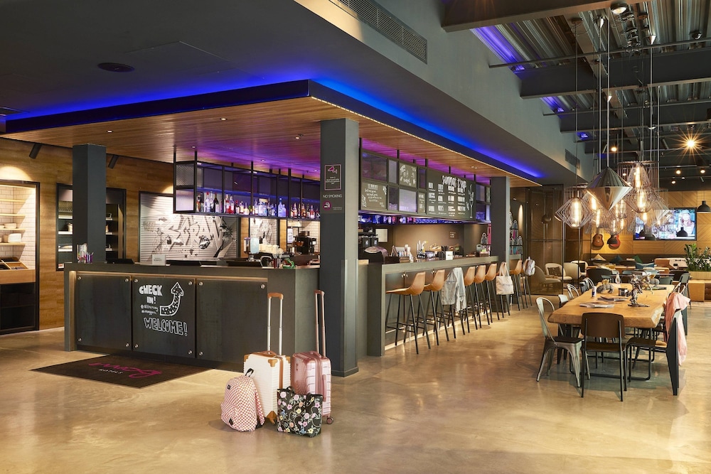 Moxy York 39/50