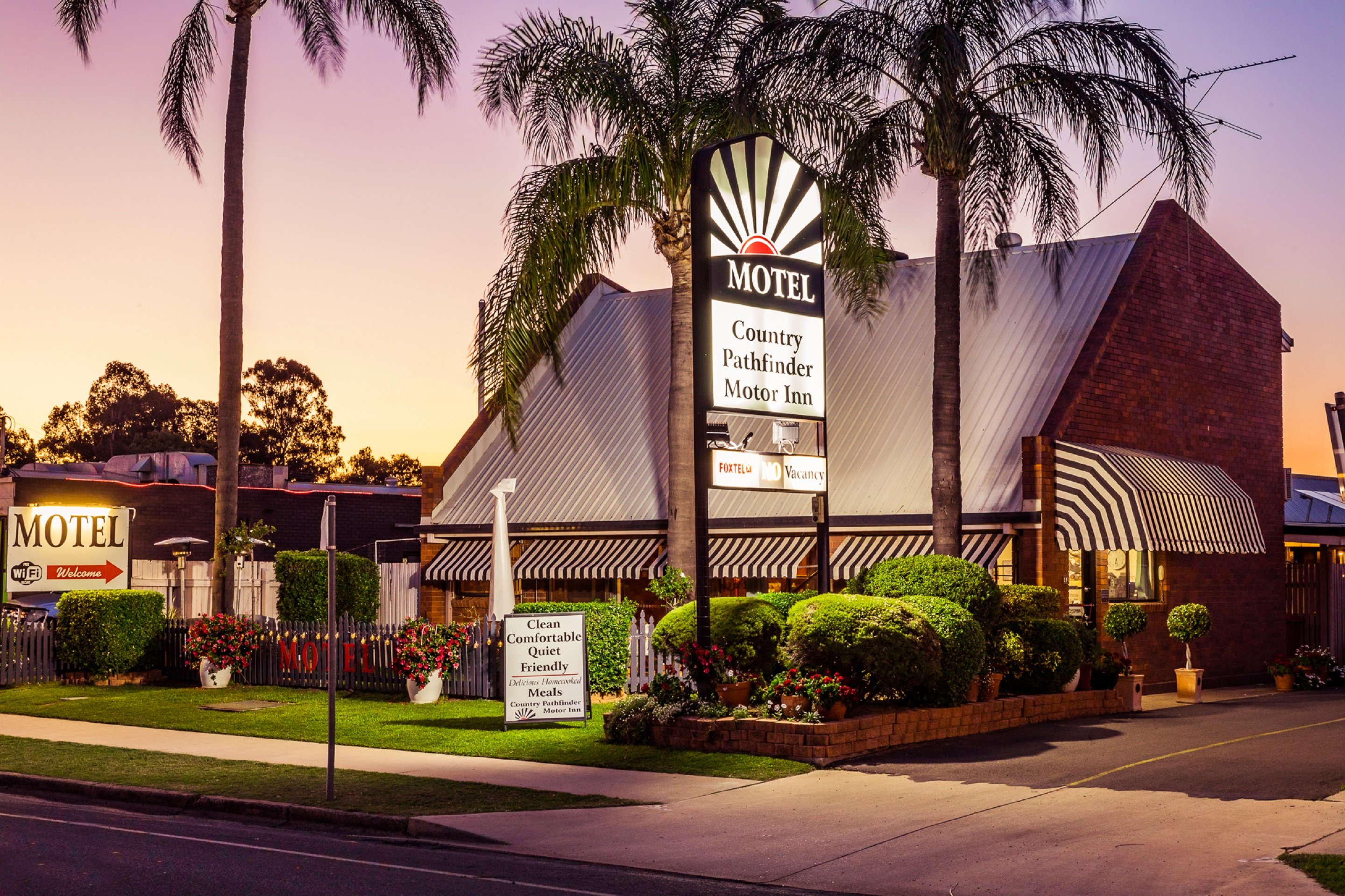 Country Pathfinder Motor Inn 4/47