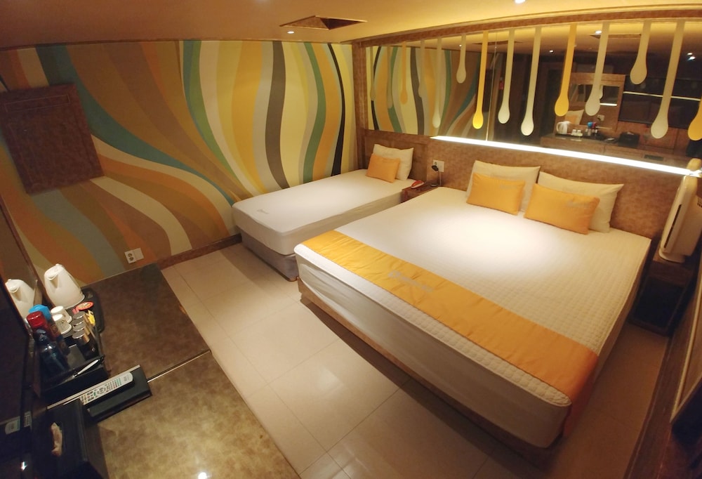 V1 Motel 18/79