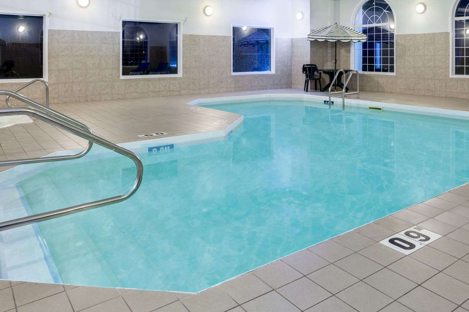 Super 8 By Wyndham Morden 6/13