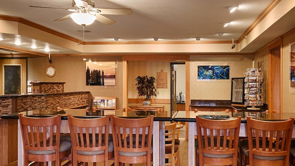 Best Western Plus Landmark Inn 29/34