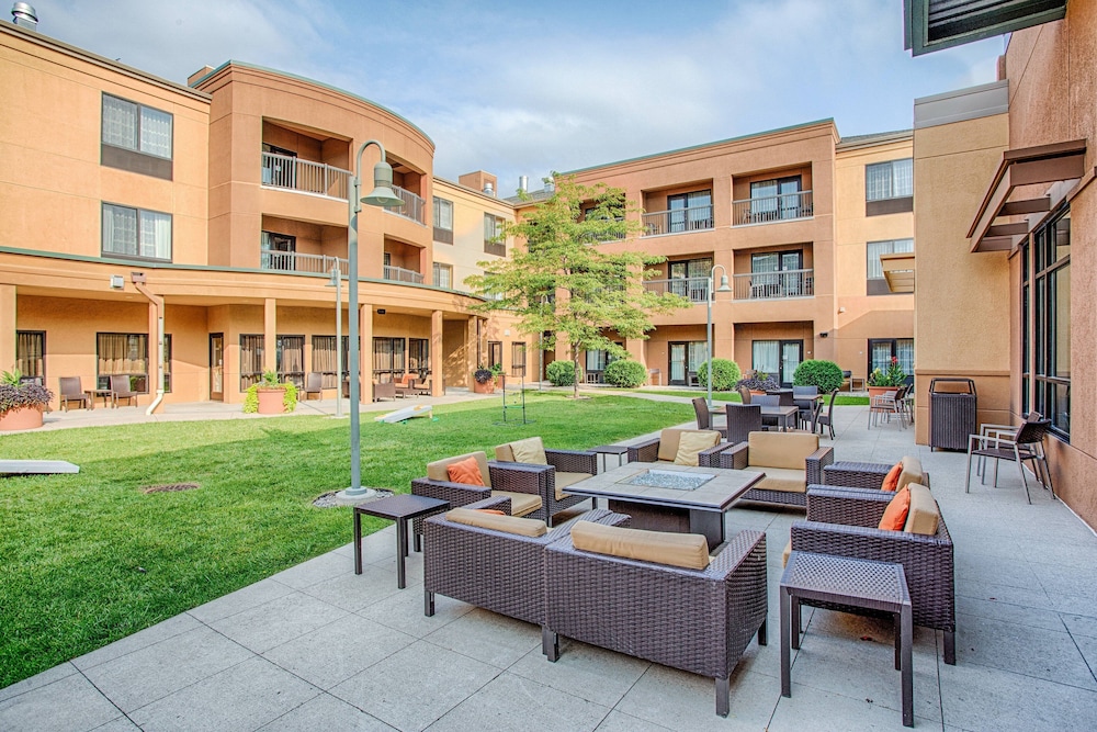 Courtyard Fargo Moorhead Mn 23/34