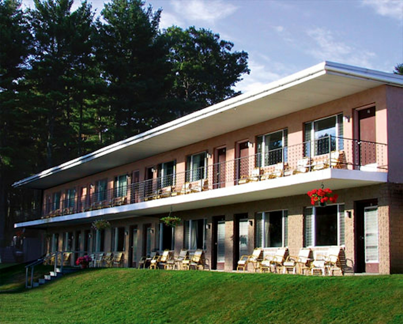 Half Moon Motel And Cottages 6/50