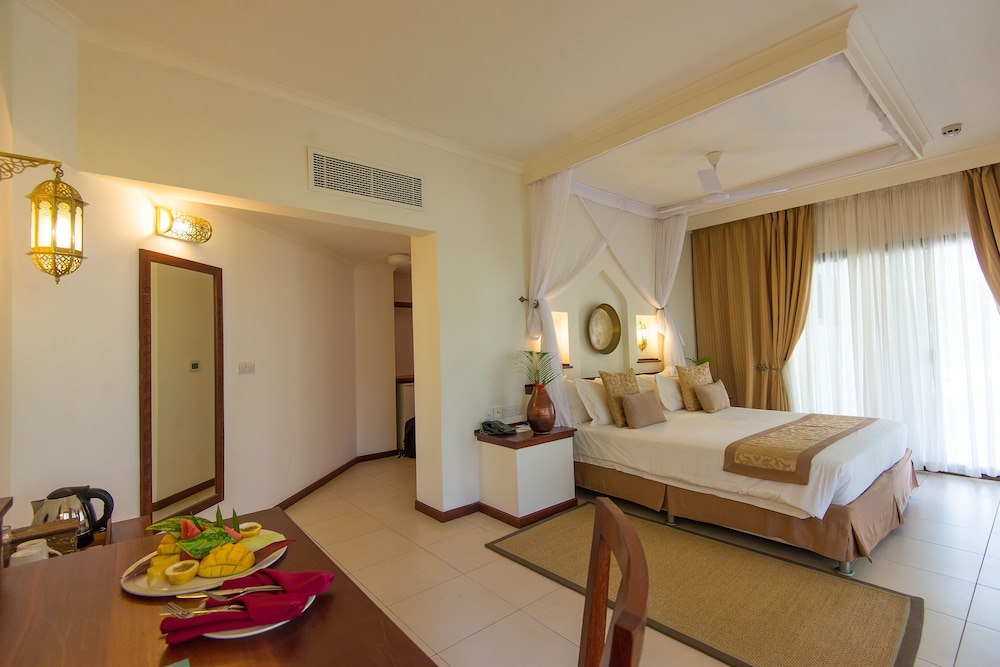 Sea Cliff Resort and Spa Hotel 18/80