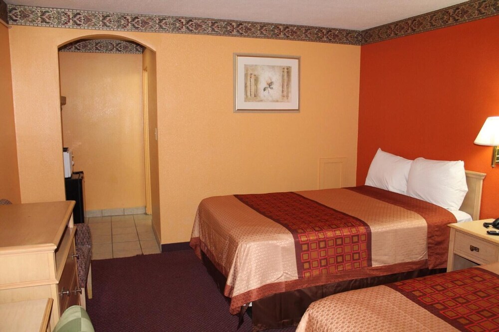 Hutchinson Inn 18/58