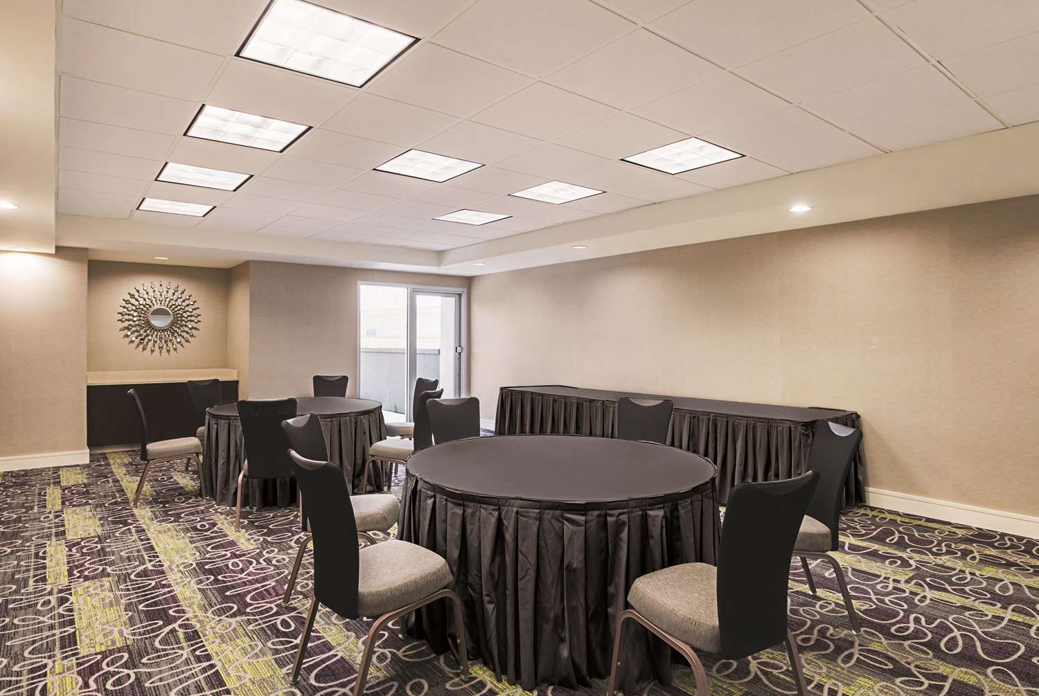La Quinta Inn & Suites by Wyndham Fort Worth North 37/45