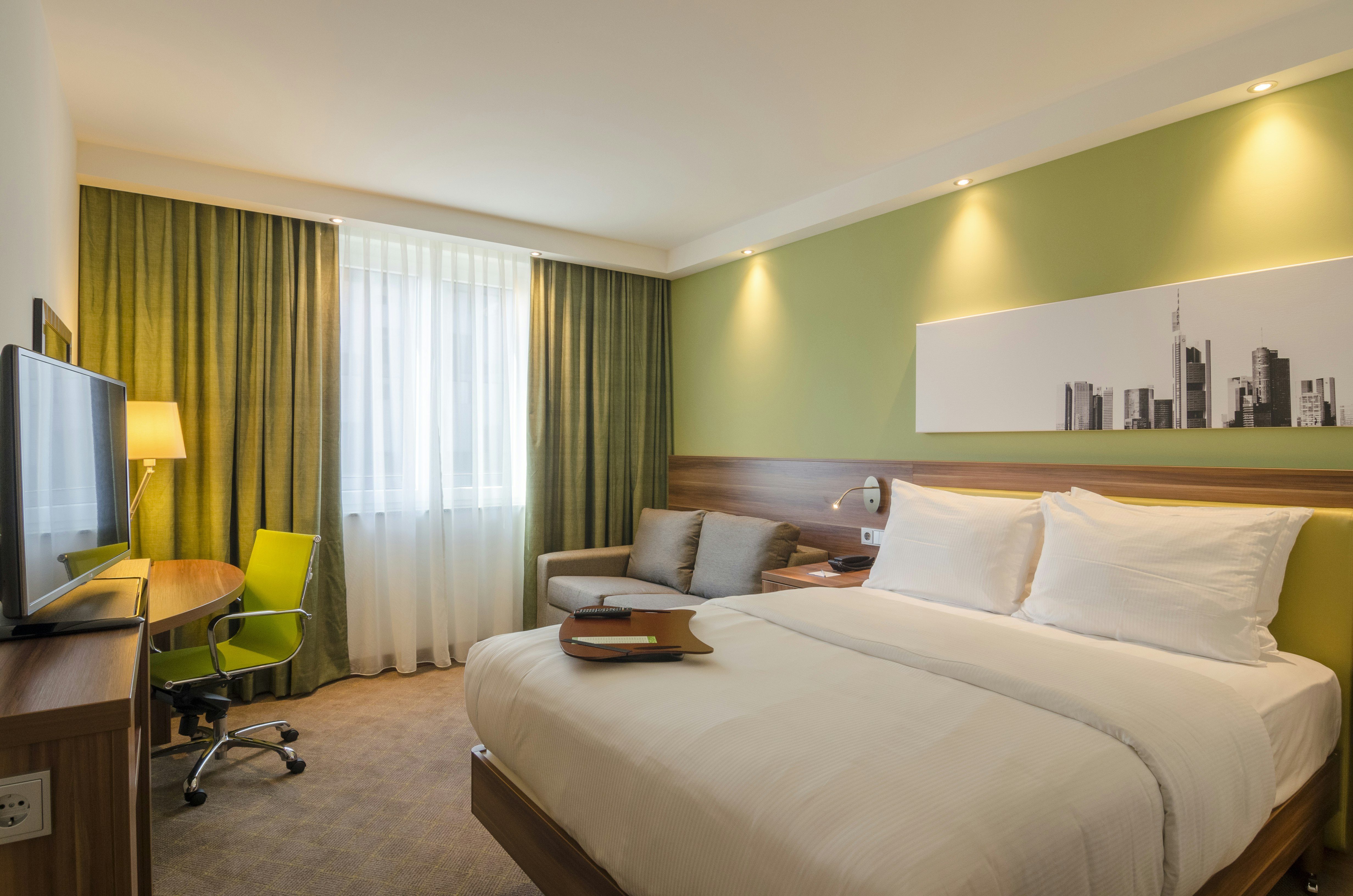 ROOM, QUEEN BED, SOFA