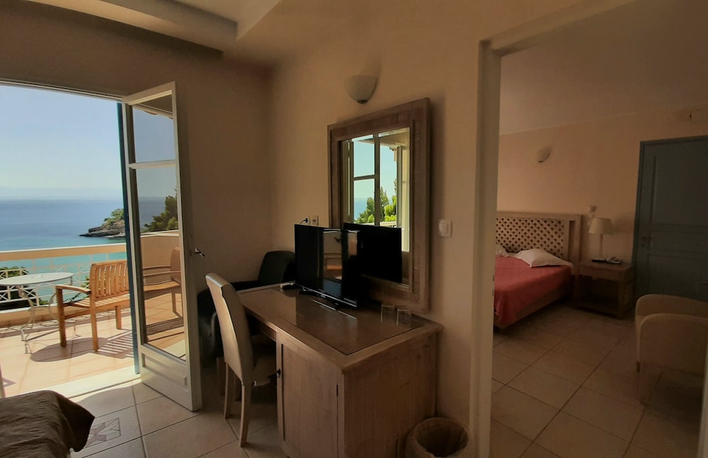 Alonissos Beach Bungalows And Suites Hotel 18/50