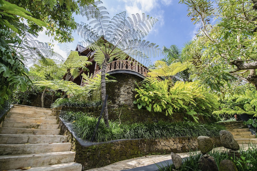 Ubud Valley Boutique Resort 56/64