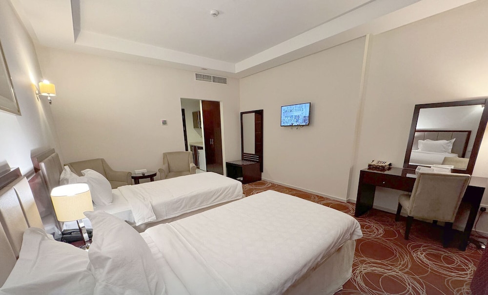 3 Rooms, Suite, 1 Queen and 4 Single Beds، ابراج الريان المكية(Al Rayyan Makiya Towers Hotel) 3/10