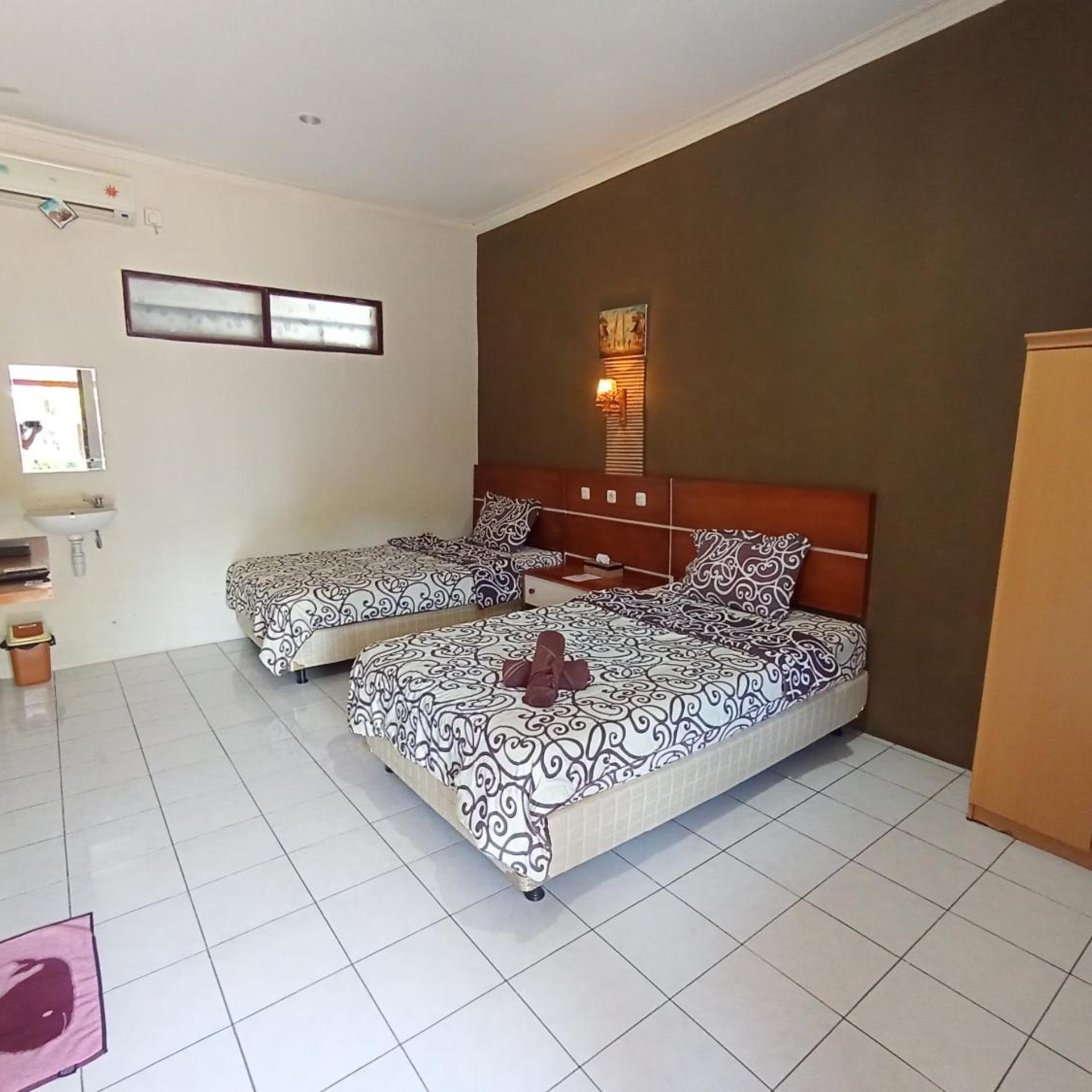 Yokima Beach Hotel 13/43