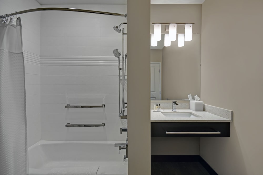 TownePlace Suites by Marriott Grand Rapids Wyoming 29/31