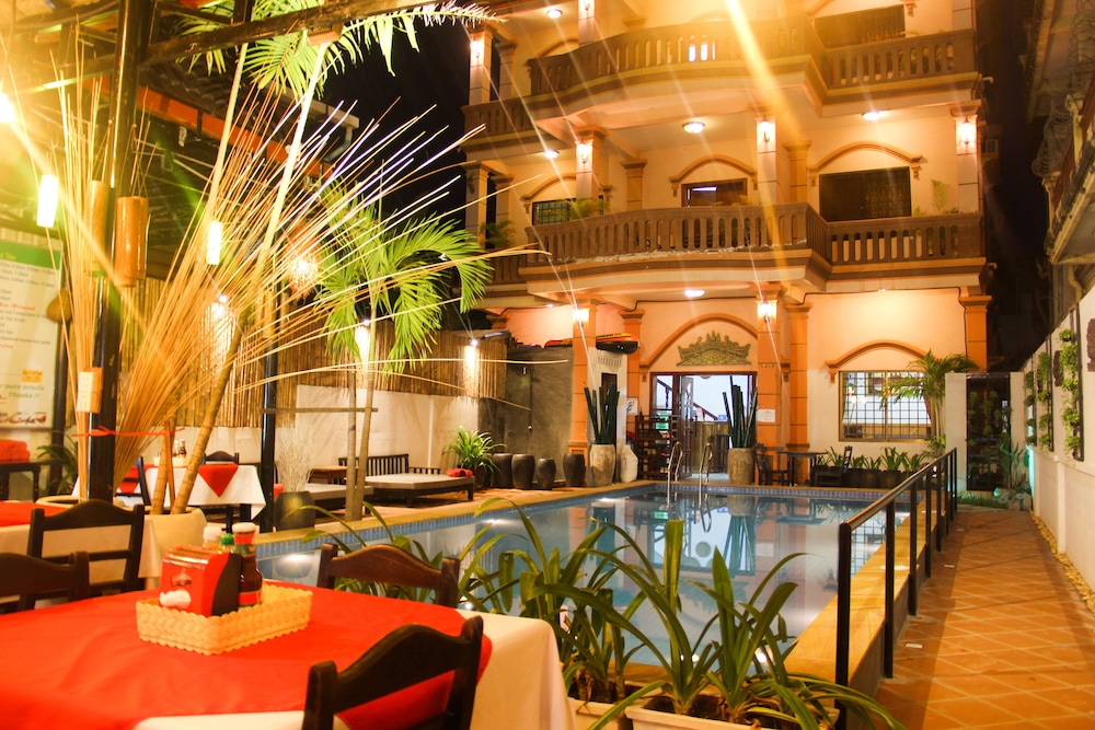 Tropical Breeze Guesthouse 35/45