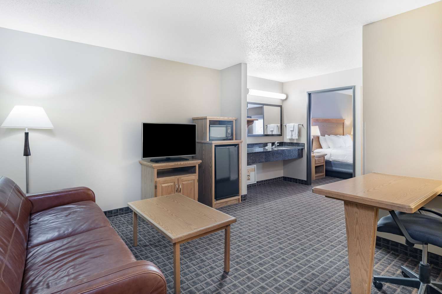 AmericInn by Wyndham Aberdeen Event Center 55/61
