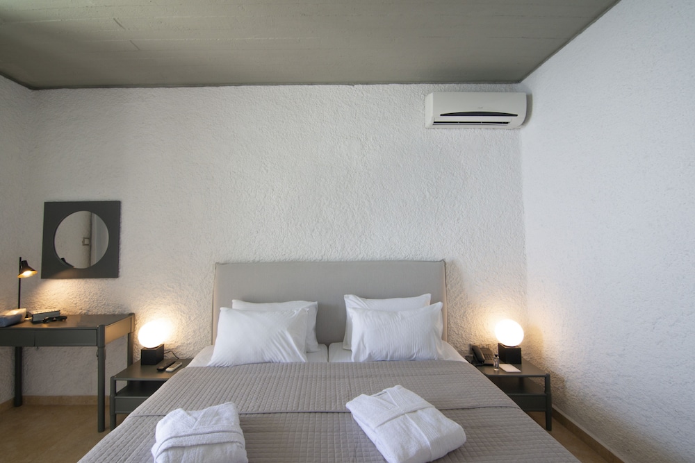 Apollo Resort 24/63