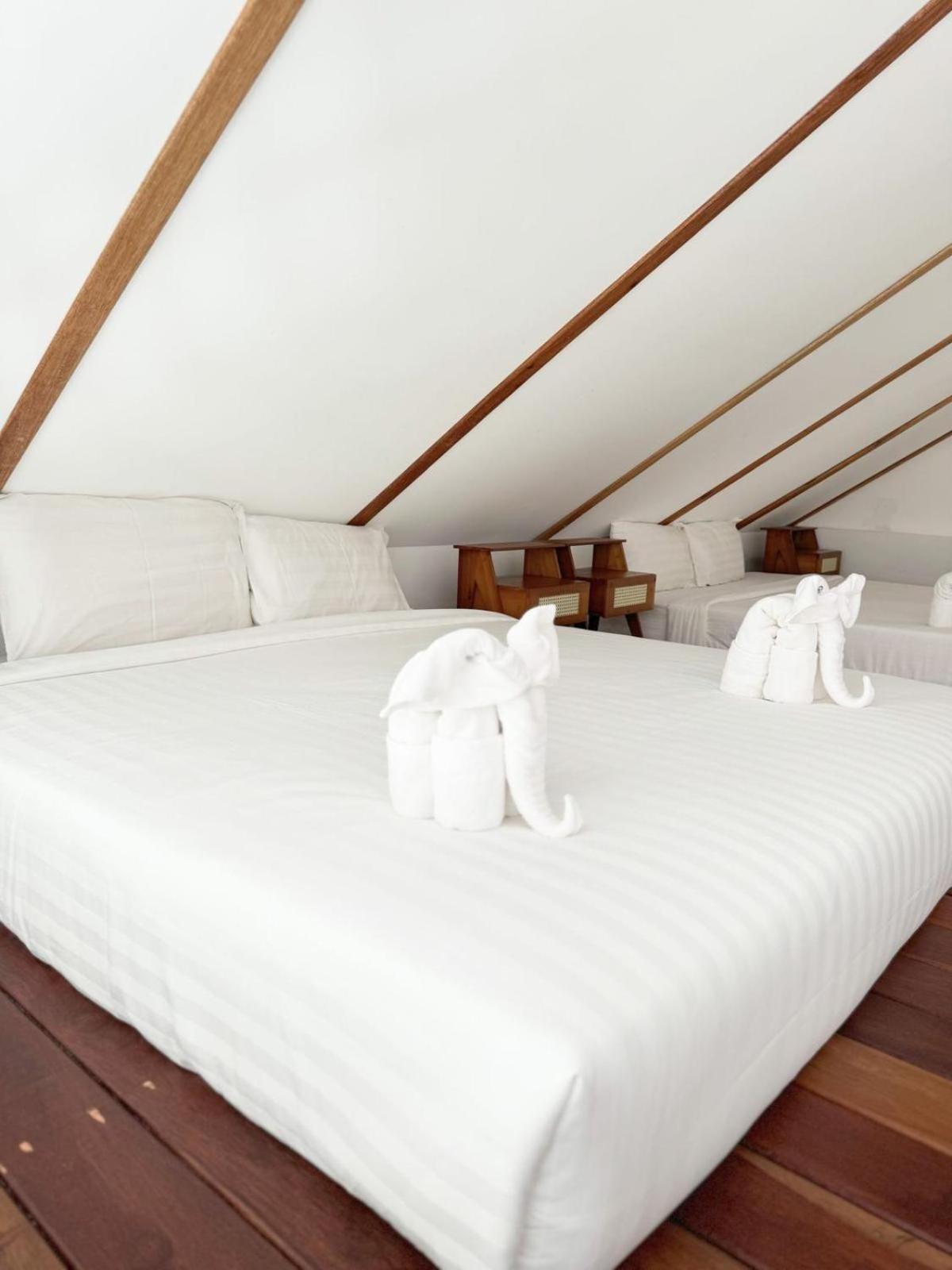 3 Bedrooms, Home