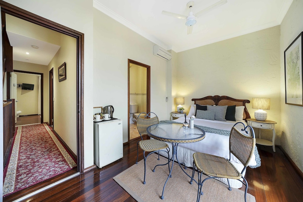 PORT MILL BED AND BREAKFAST 8/18