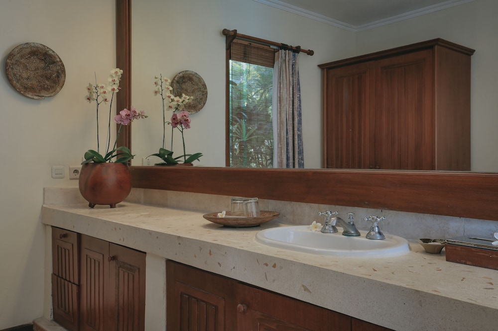 Parigata Villas Resort 35/40