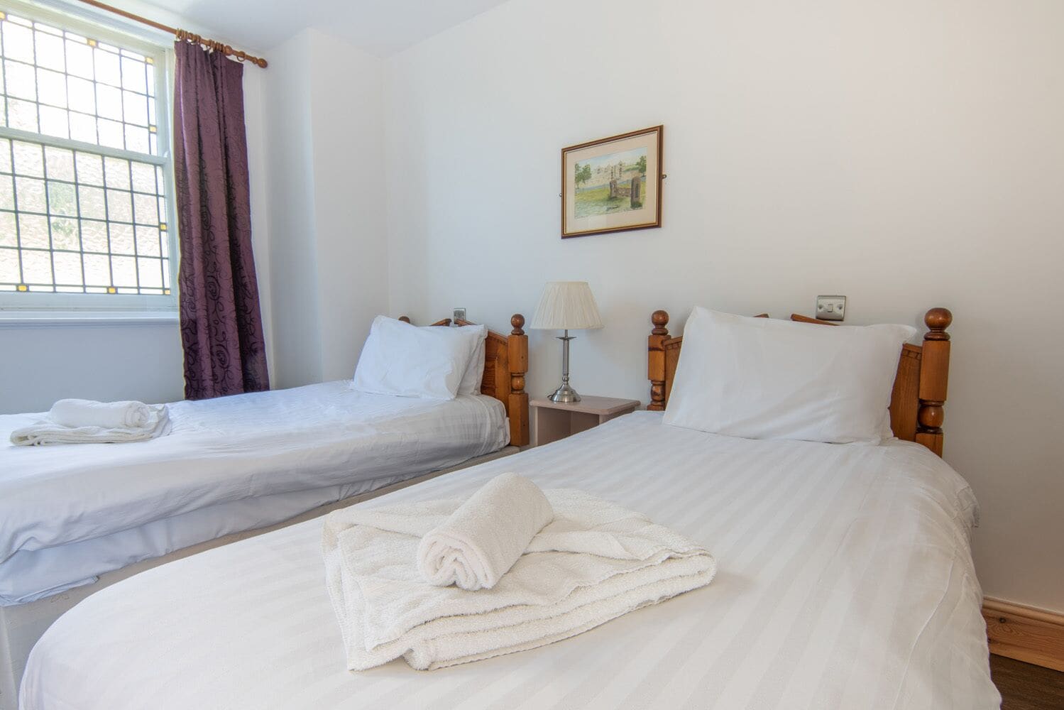 ROOM, TWIN BEDS