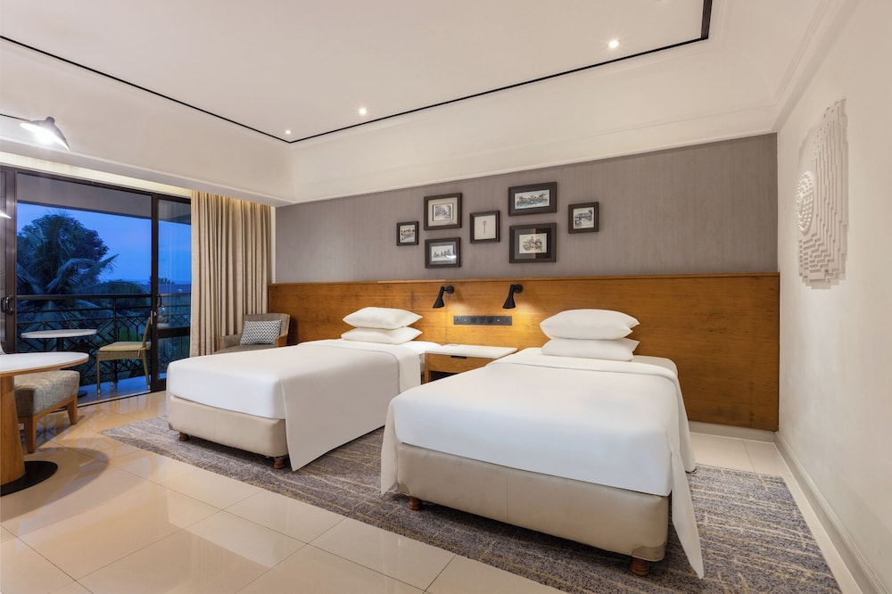 DELUXE, KING BED, GARDEN VIEW, BALCONY