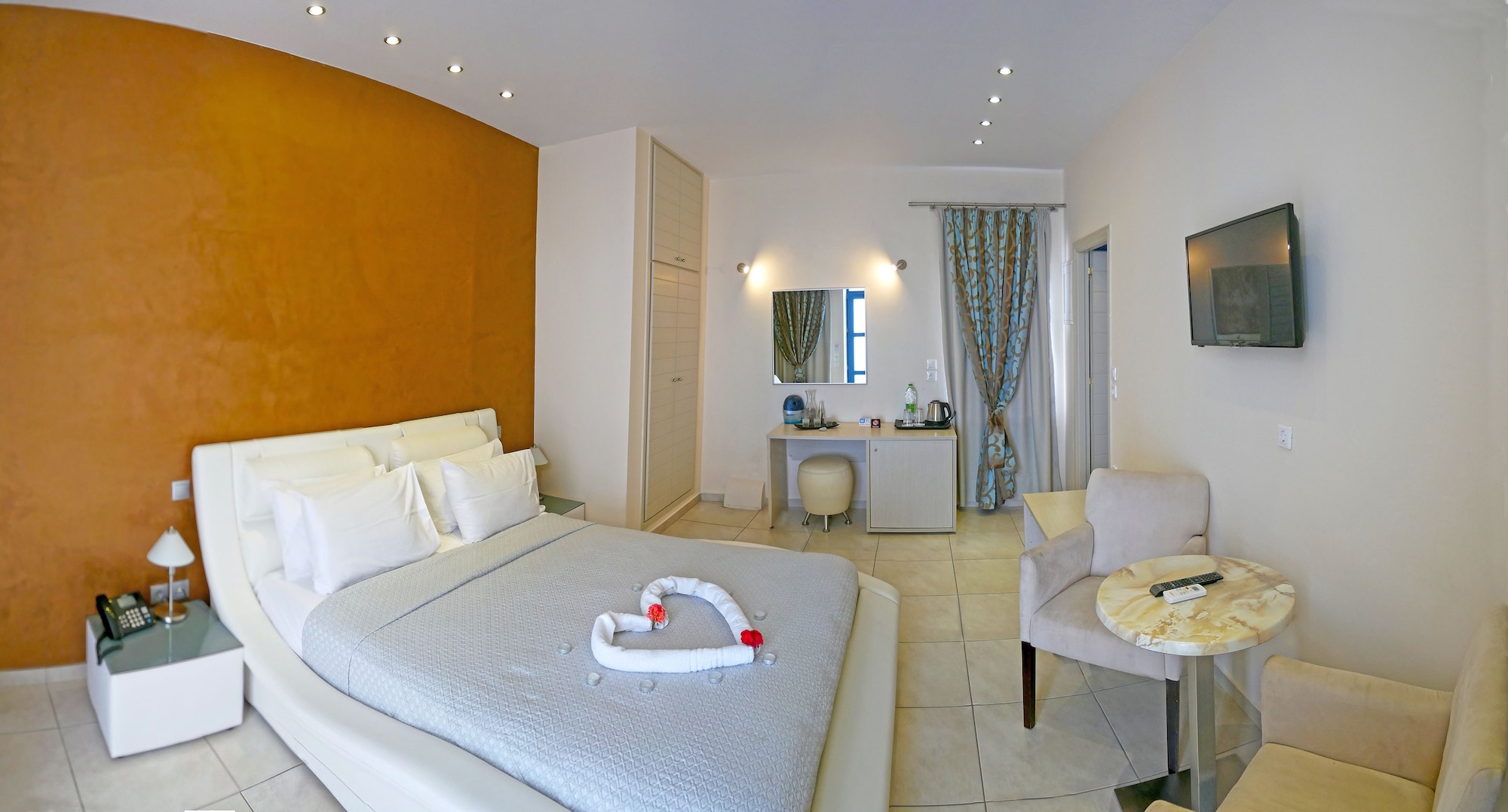 Superior, Double Bed, Volcano View