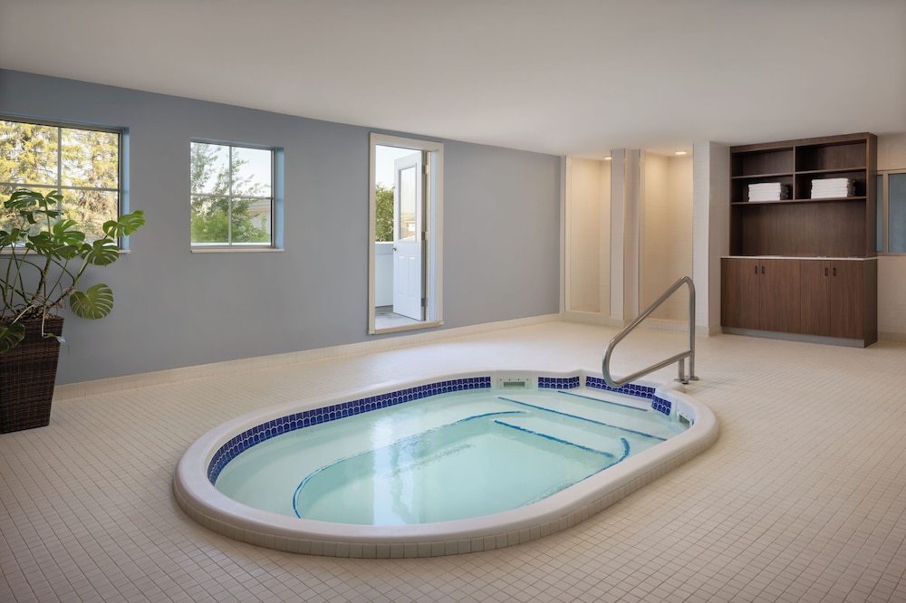 Pomeroy Hotel Fort McMurray 22/50