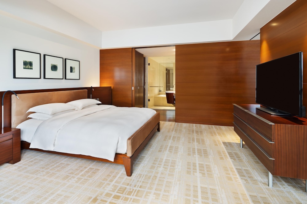 Grand, Suite, King Bed