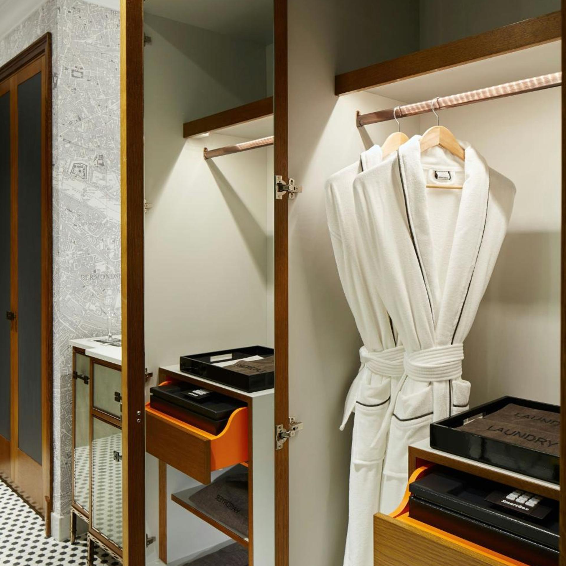 Guest Room, Executive, 2 Double Beds, Sofa
