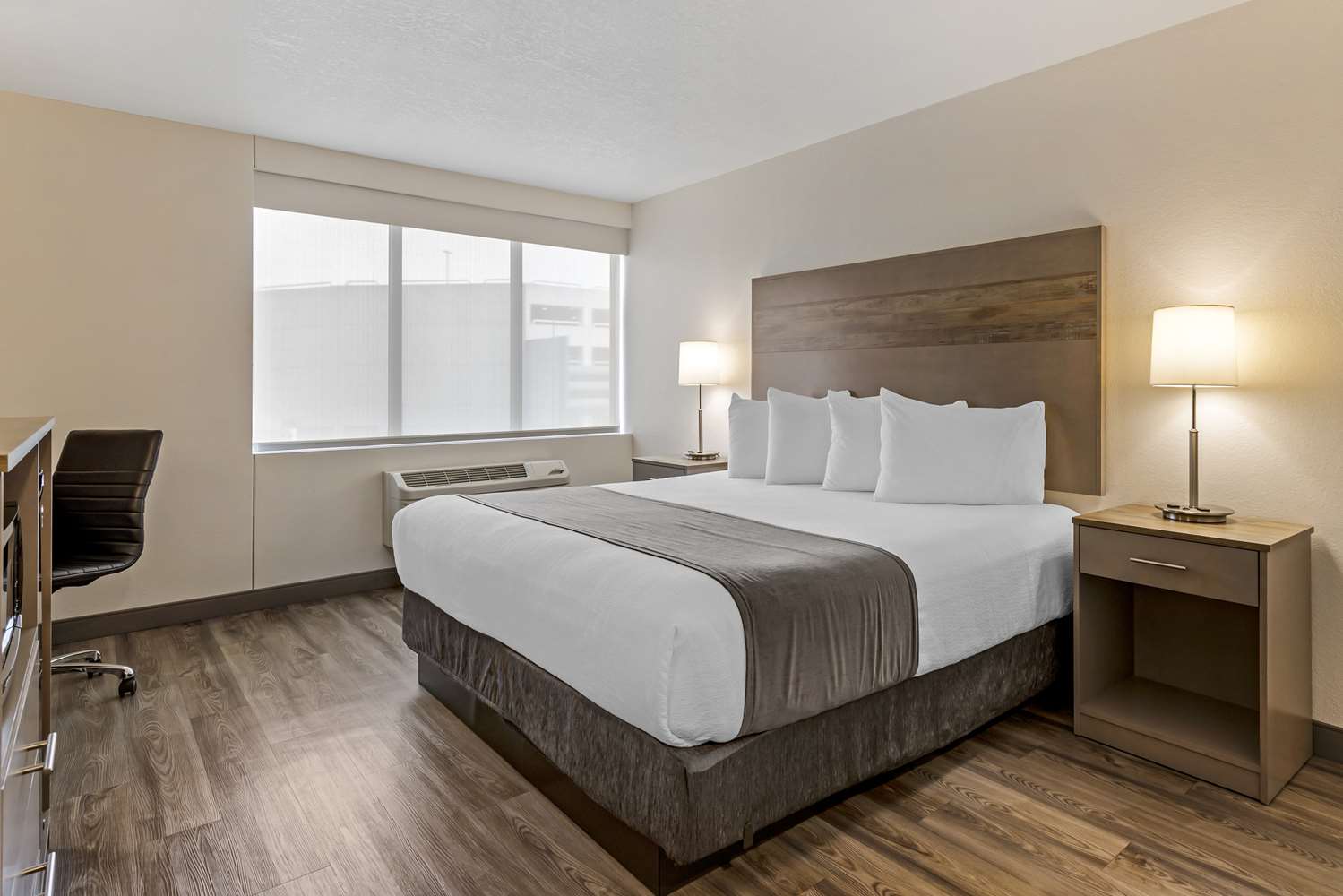 Room, King Bed, Bathtub, Accessible