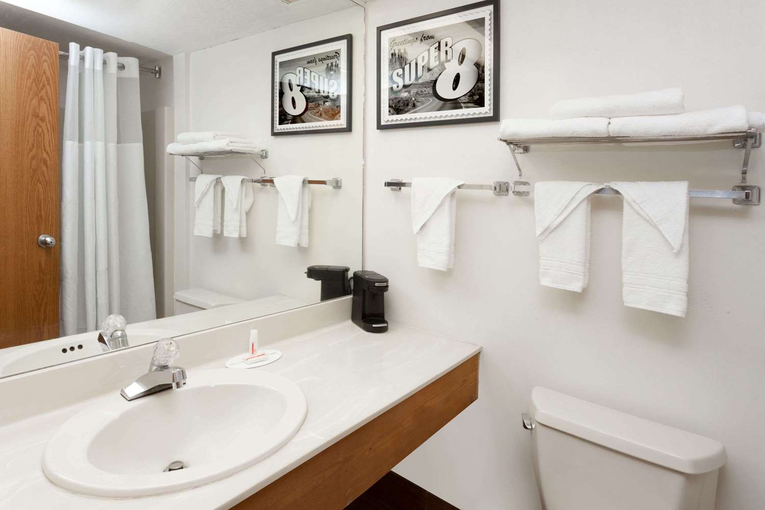 Super 8 By Wyndham Stevensville 5/6