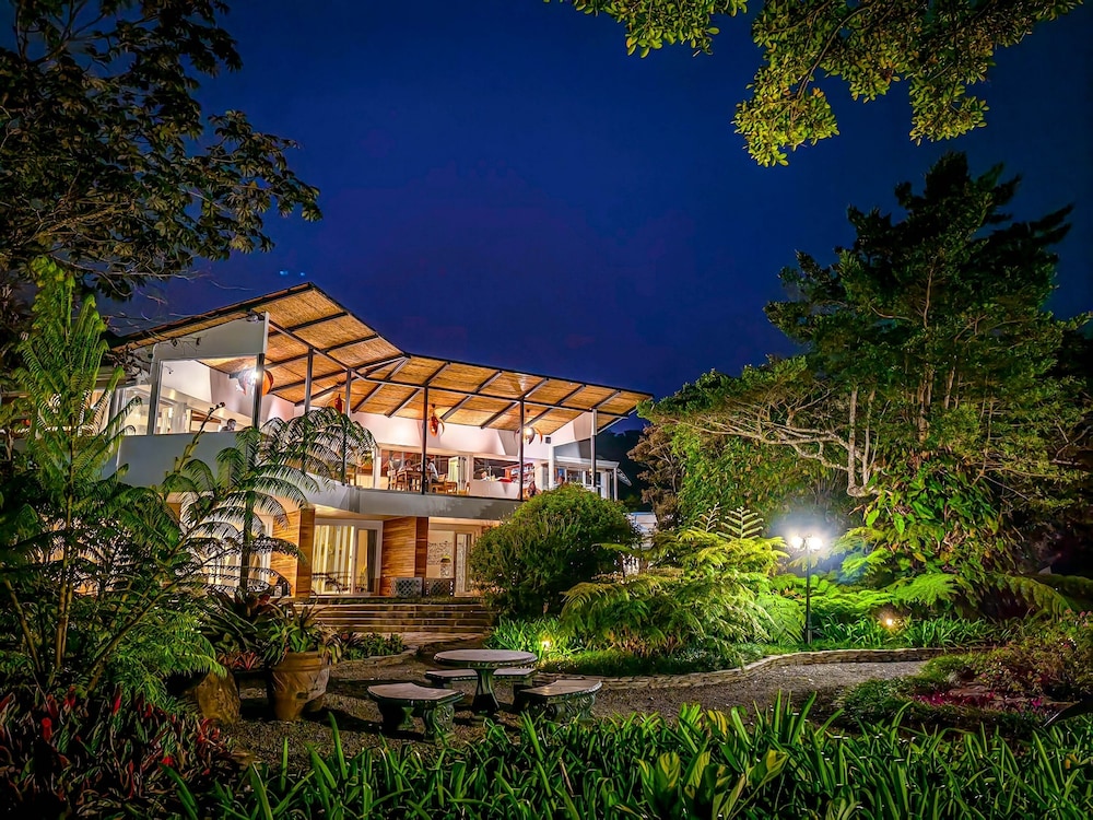 Monteverde Lodge and Gardens 6/50