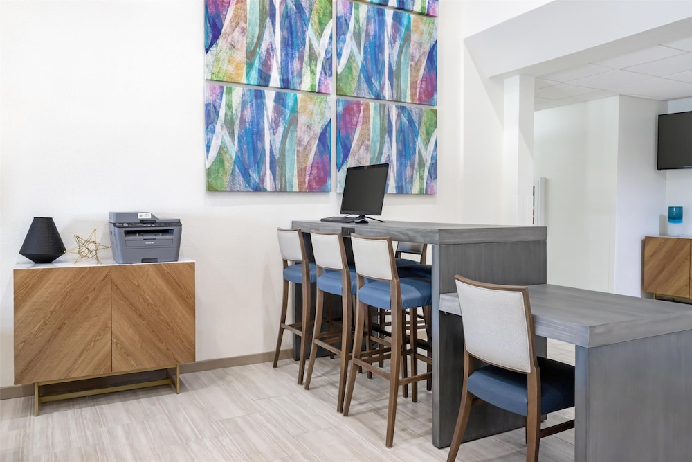 Best Western Plus Executive Hotel Suites 32/50