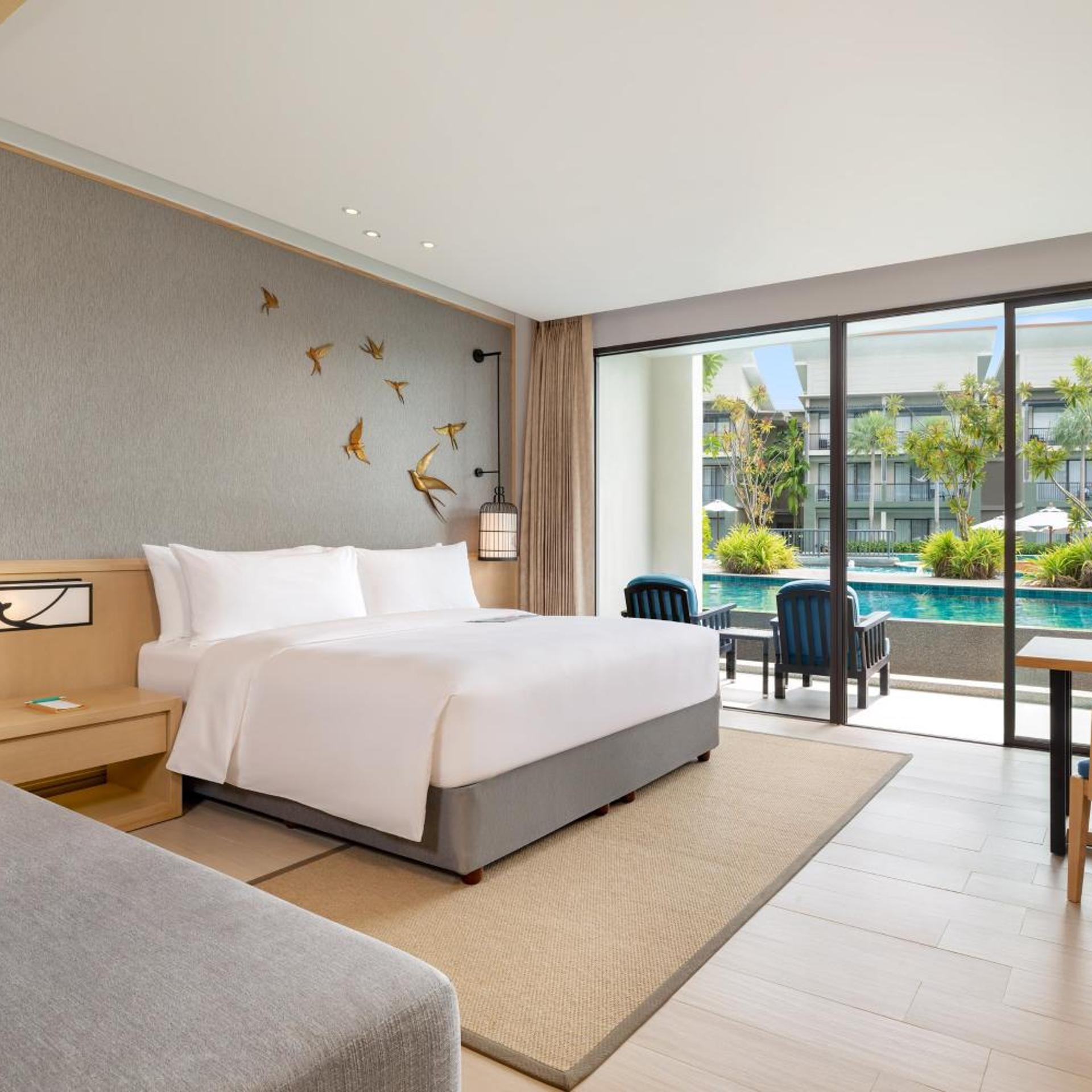 Room, King Bed, Pool View, Pool Access, Large