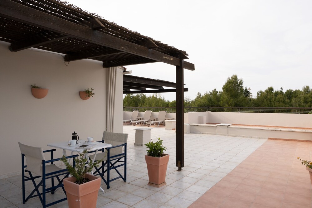 Talos Hotel Apartments 45/50